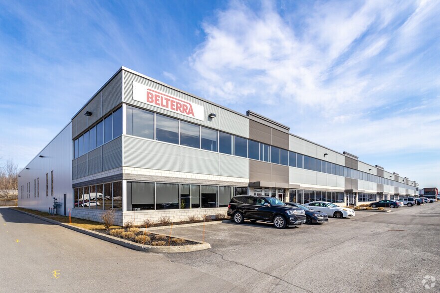1015-1037 Rue Des Forges, Terrebonne, QC à louer - Photo du bâtiment - Image 3 de 16