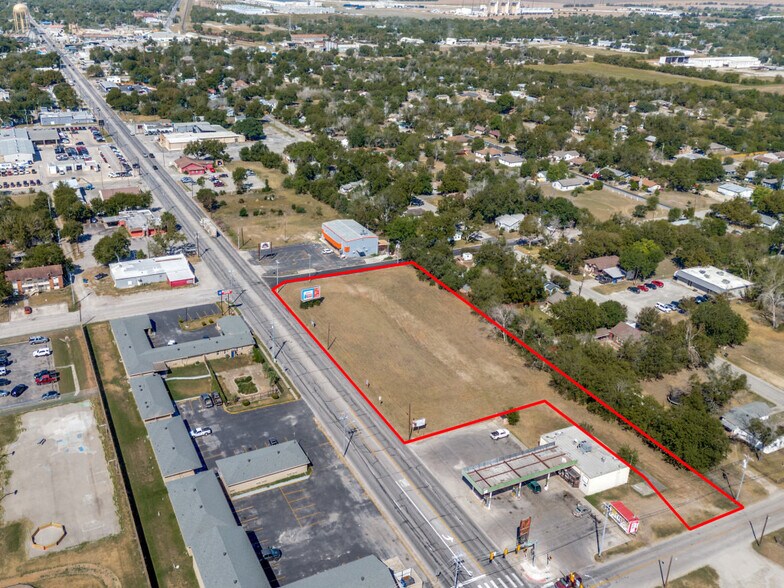 738-818 Kingsbury, Seguin, TX à vendre - Aérien - Image 2 de 11
