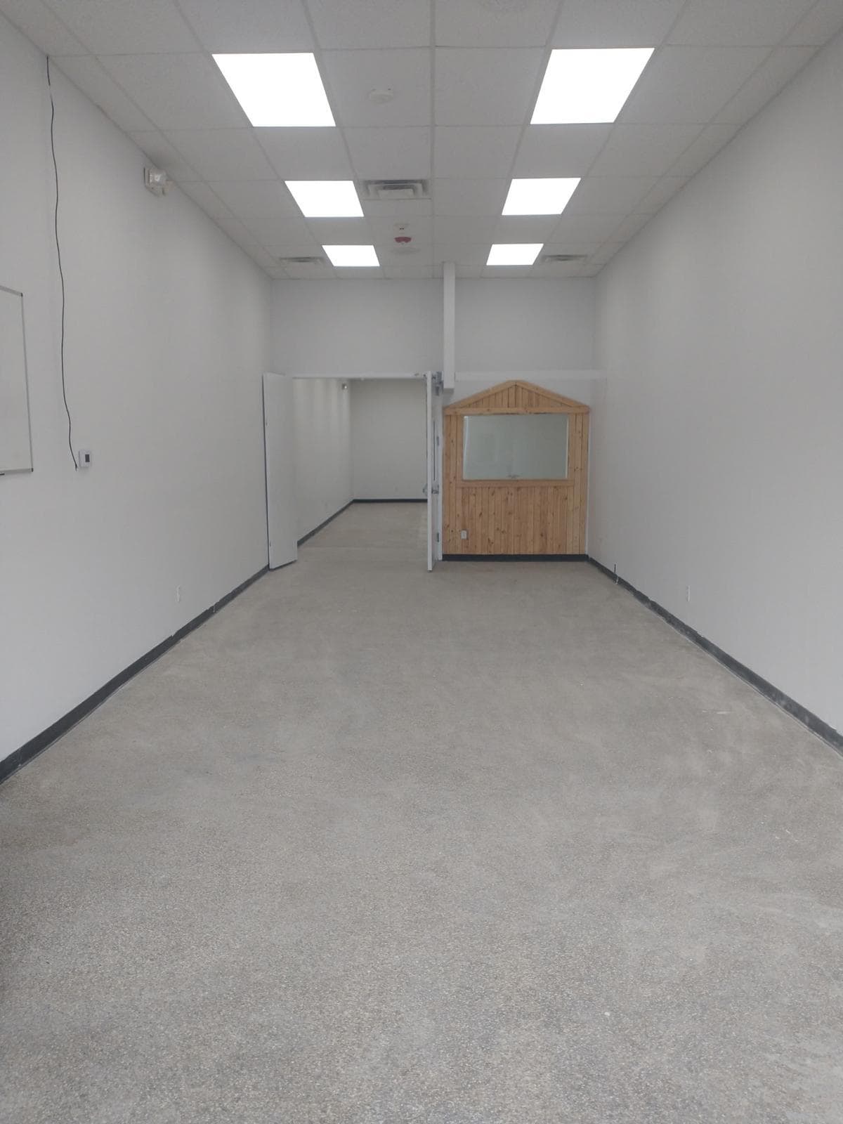 411 Jericho Tpke, New Hyde Park, NY for lease Interior Photo- Image 1 of 8