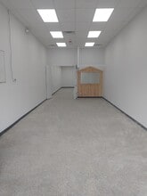 411 Jericho Tpke, New Hyde Park, NY for lease Interior Photo- Image 1 of 8