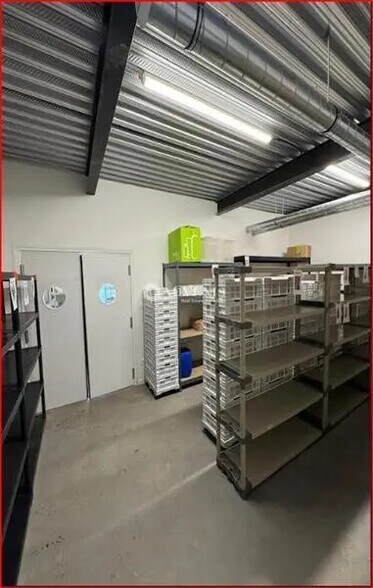 Office in La Madeleine for lease - Interior Photo - Image 2 of 6