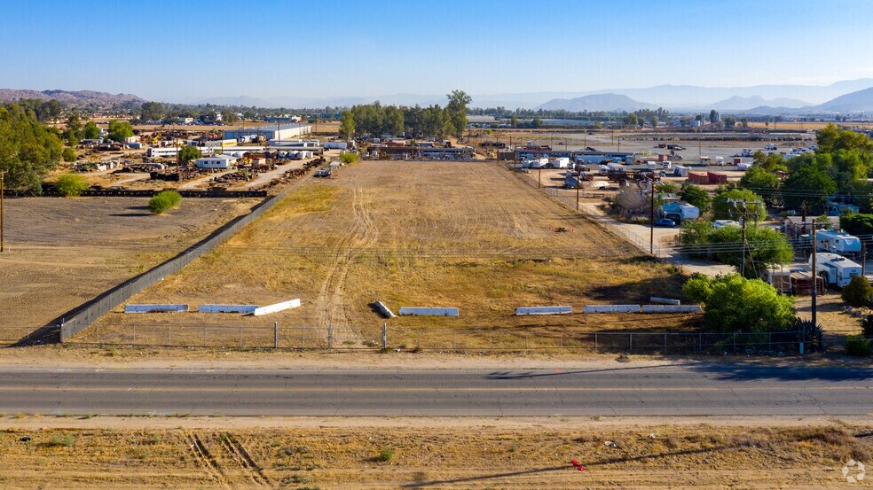 220 Mapes Rd, Perris, CA à vendre - Photo du bâtiment - Image 3 de 16