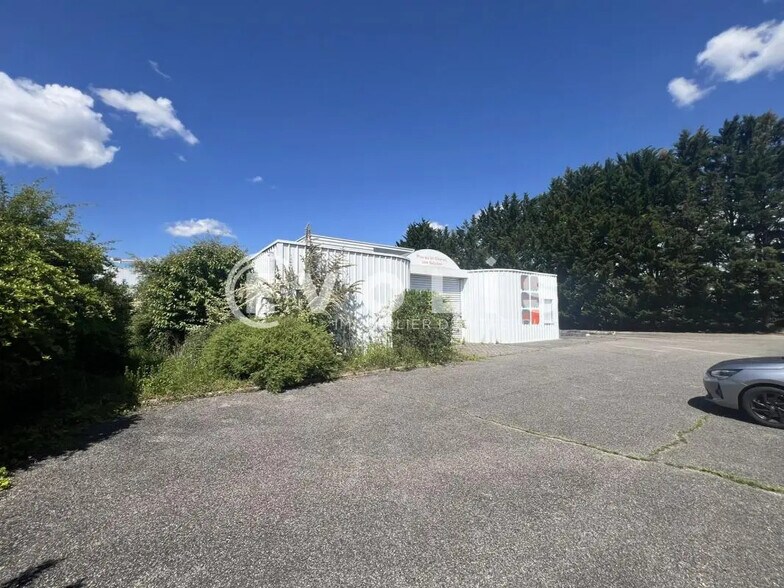 Local d'activités dans Béligneux à vendre - Photo du bâtiment - Image 3 de 26