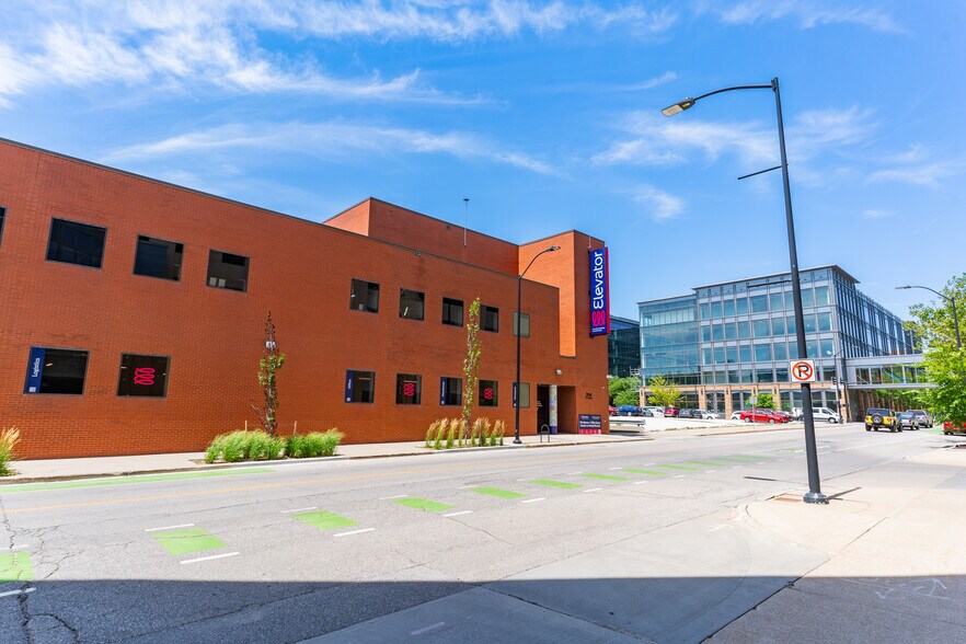 204 12th St, Des Moines, IA à louer - Photo du bâtiment - Image 3 de 33