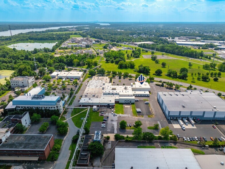 310 George Patterson Blvd, Bristol, PA à louer - Aérien - Image 2 de 7