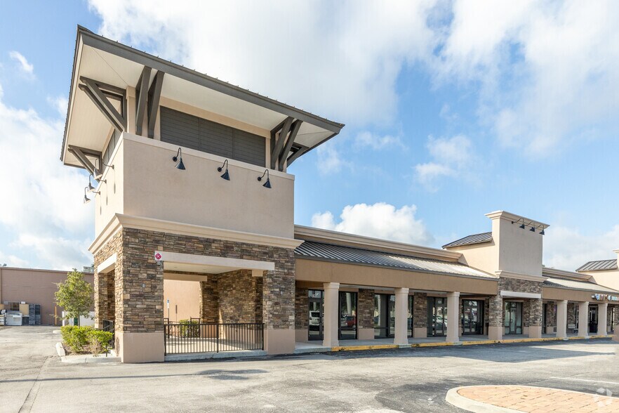929 15th Pl, Vero Beach, FL à louer - Photo du bâtiment - Image 3 de 22