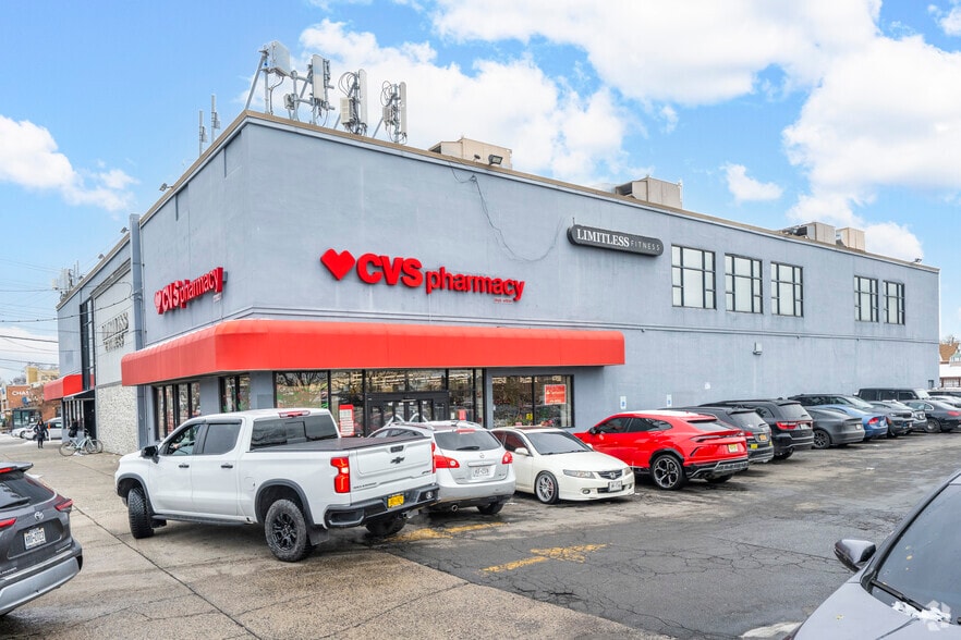 15705 Cross Bay Blvd, Jamaica, NY for sale - Primary Photo - Image 1 of 4
