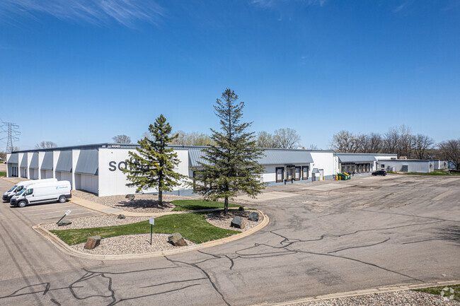 Plus de détails pour 4440 W Round Lake Rd, Arden Hills, MN - Flex, Industriel à louer