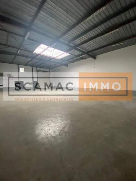 Industrial in Chilly-Mazarin for lease - Building Photo - Image 3 of 5