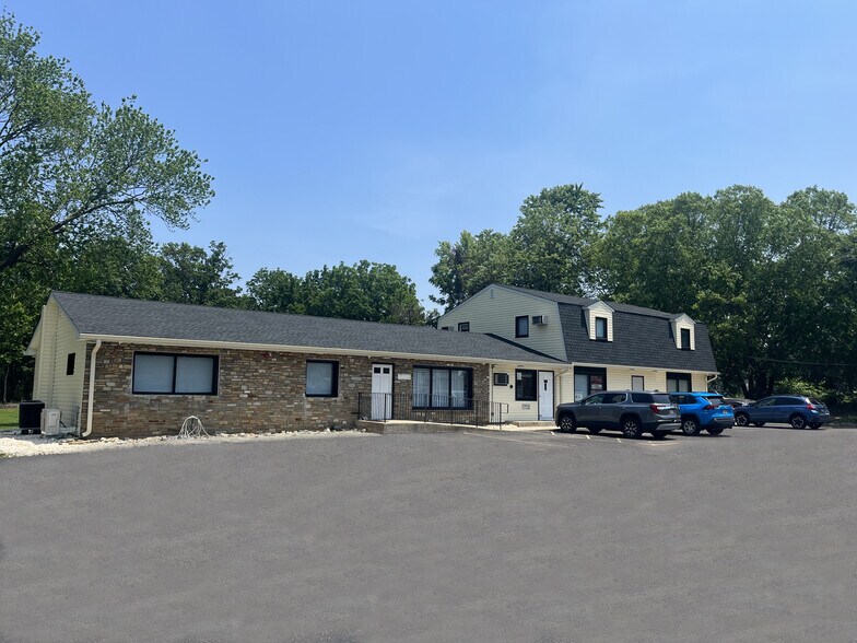 760 Woodbourne Rd, Langhorne, PA à louer - Photo du bâtiment - Image 2 de 11
