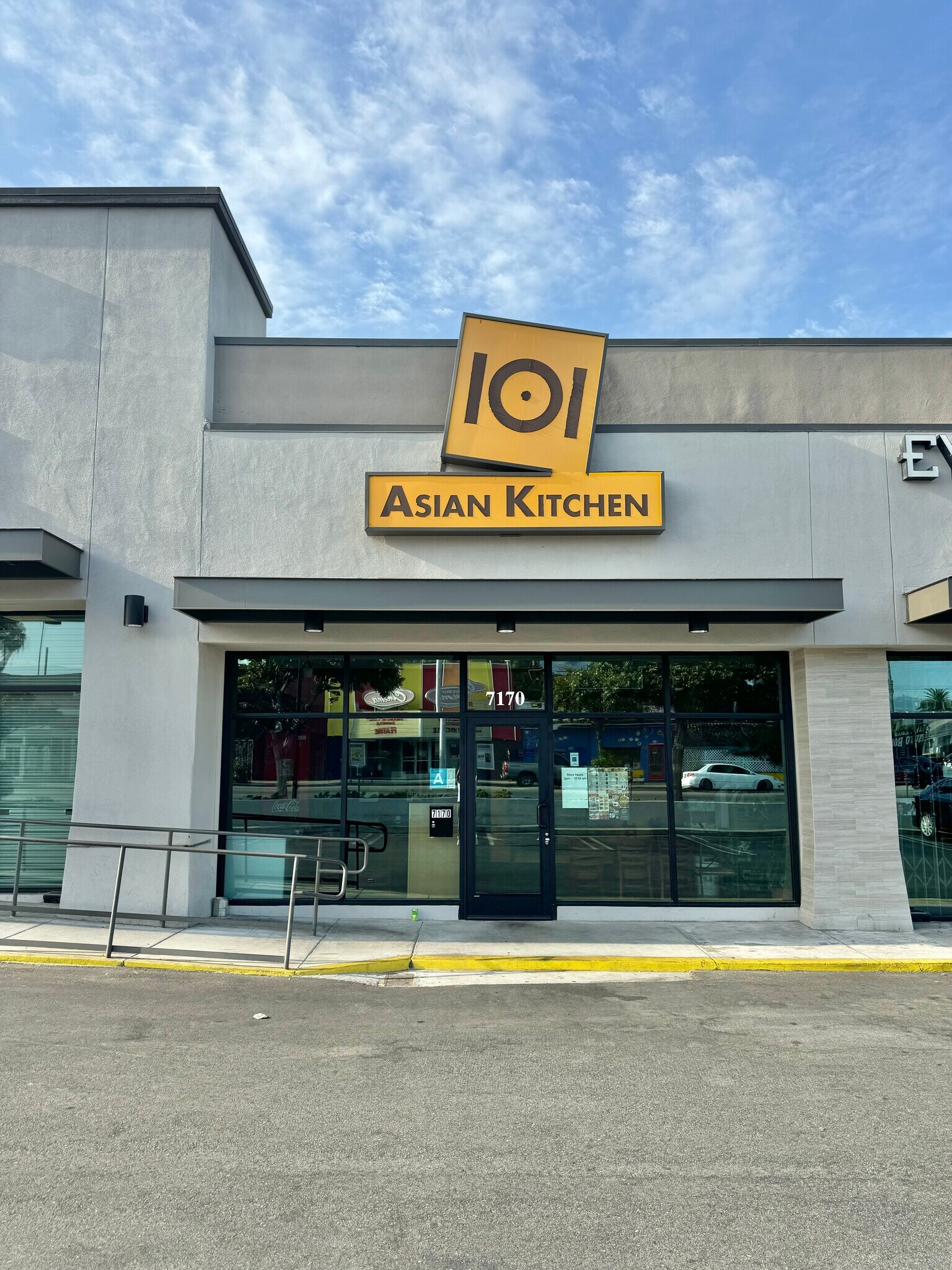 7150-7182 Beverly Blvd, Los Angeles, CA for lease Building Photo- Image 1 of 6