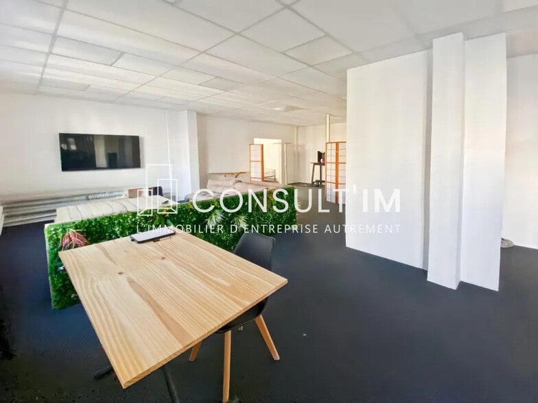 Office in Asnières-sur-Seine for lease - Building Photo - Image 2 of 9