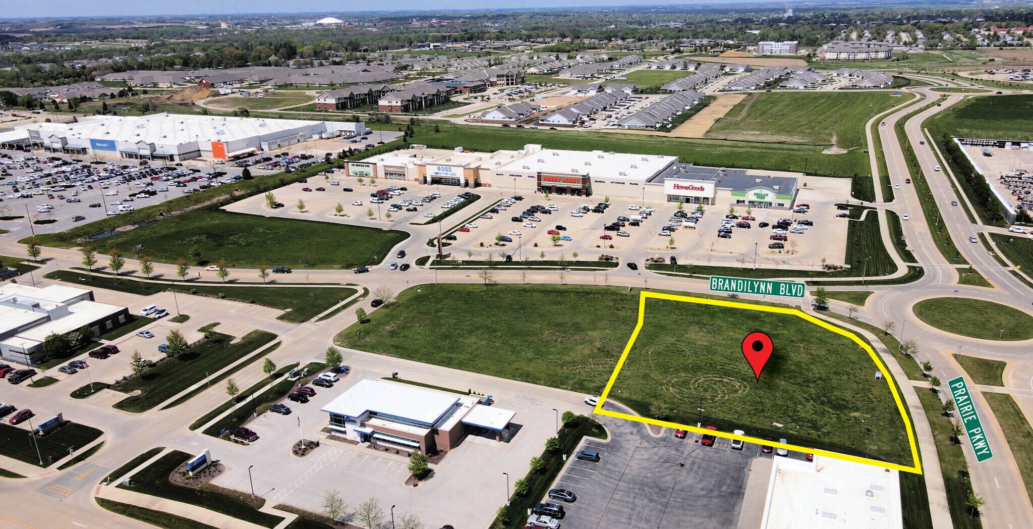 Prairie Parkway & Brandilynn, Cedar Falls, IA for lease Building Photo- Image 1 of 2