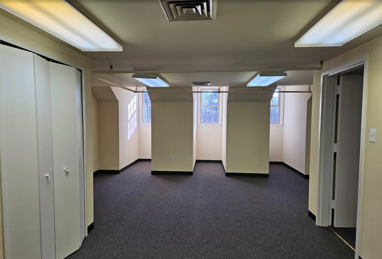 100-122 E Broad St, Falls Church, VA 22046 - Unité 102 -  - Photo intérieure - Image 2 of 4