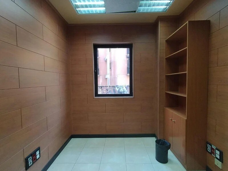 Madrid, MAD 28005 - Unit Puerta 03, Esc. 2 -  - Interior Photo - Image 2 of 11