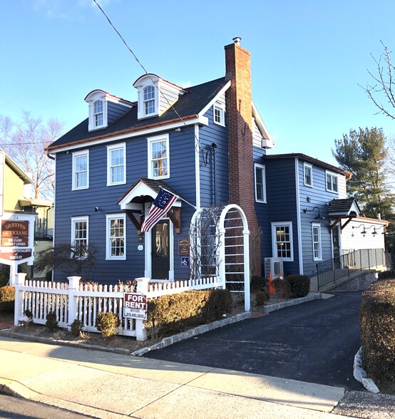 24 S Main St, Yardley, PA à vendre - Photo du bâtiment - Image 1 de 1