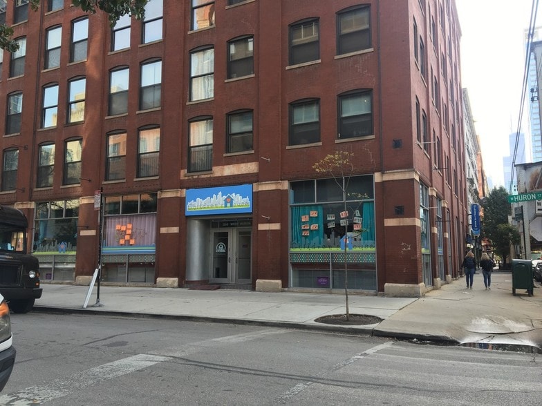 225 W Huron St, Chicago, IL à louer - Photo du bâtiment - Image 2 de 7