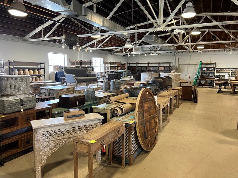 100 N Centennial Dr, High Point, NC à louer - Photo du bâtiment - Image 3 de 8