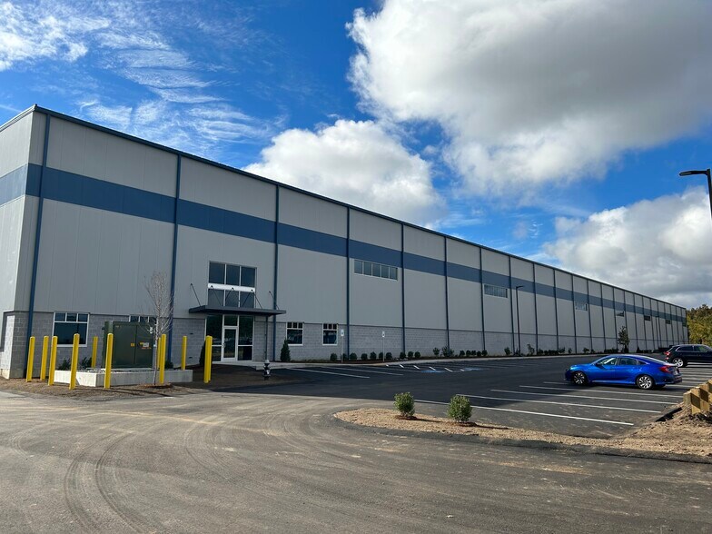 105 Industrial Blvd, Brockton, MA à louer - Photo du bâtiment - Image 1 de 3