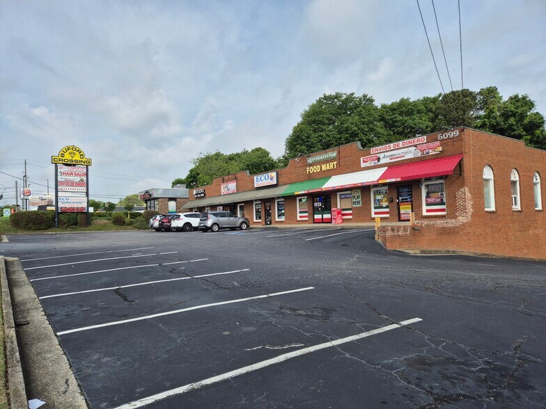 6099 Buford Hwy, Norcross, GA à vendre - Photo du bâtiment - Image 1 de 7