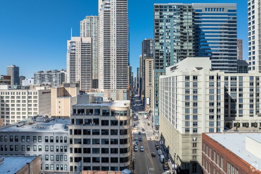 6 W Hubbard St, Chicago, IL à louer - Photo du bâtiment - Image 3 de 7
