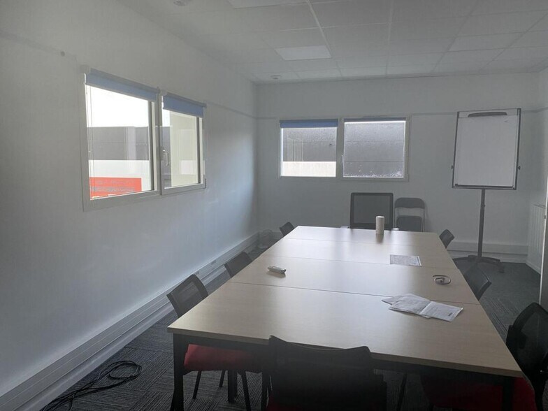 Flex in Auray for sale - Building Photo - Image 2 of 10