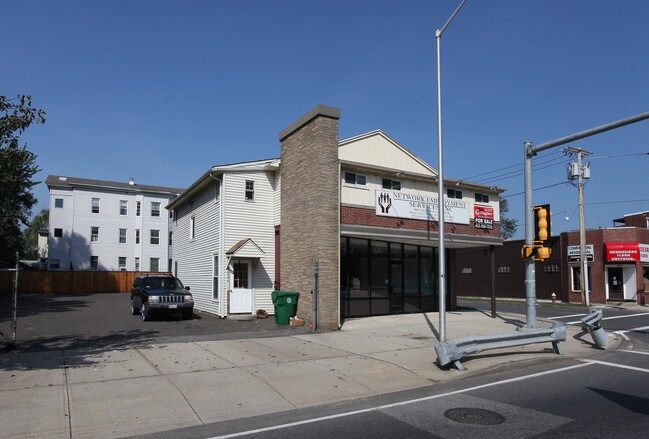 Plus de détails pour 1036 Chicopee St, Chicopee, MA - Commerce de détail à louer
