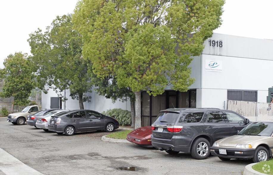 1918 Don Lee Pl, Escondido, CA à louer - Photo du bâtiment - Image 2 de 2