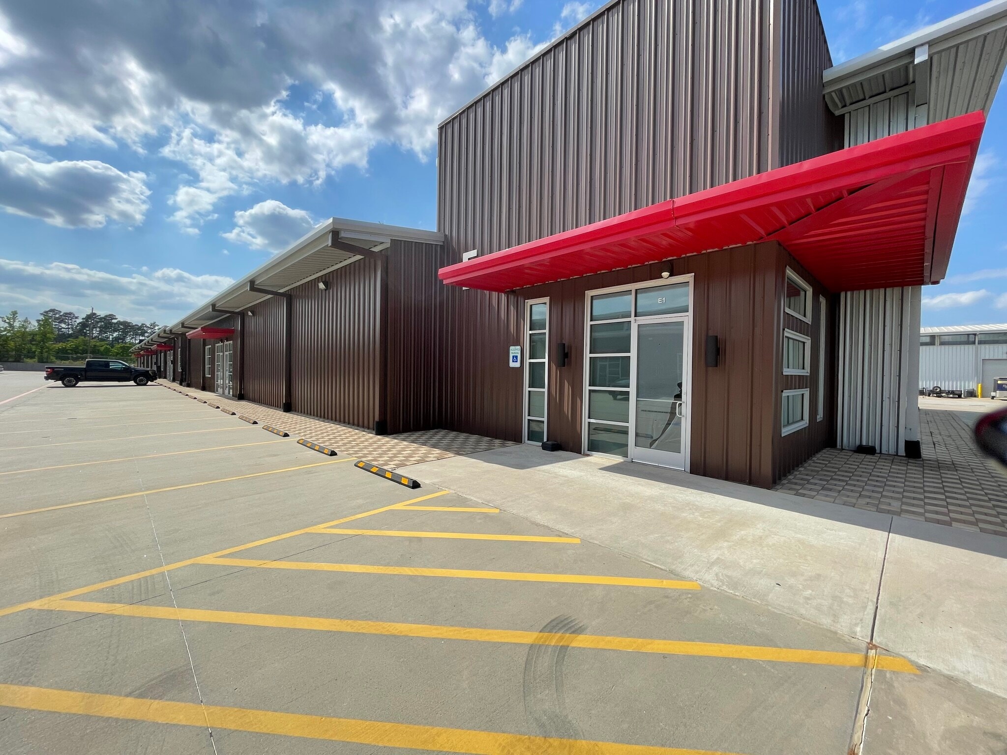 331 Corporate Wood Dr, Magnolia, TX for lease Building Photo- Image 1 of 9