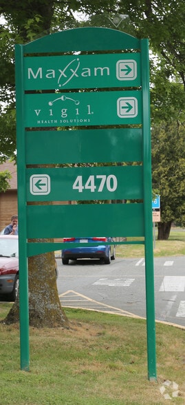 4470 Markham St, Saanich, BC à louer - Photo du bâtiment - Image 2 de 3