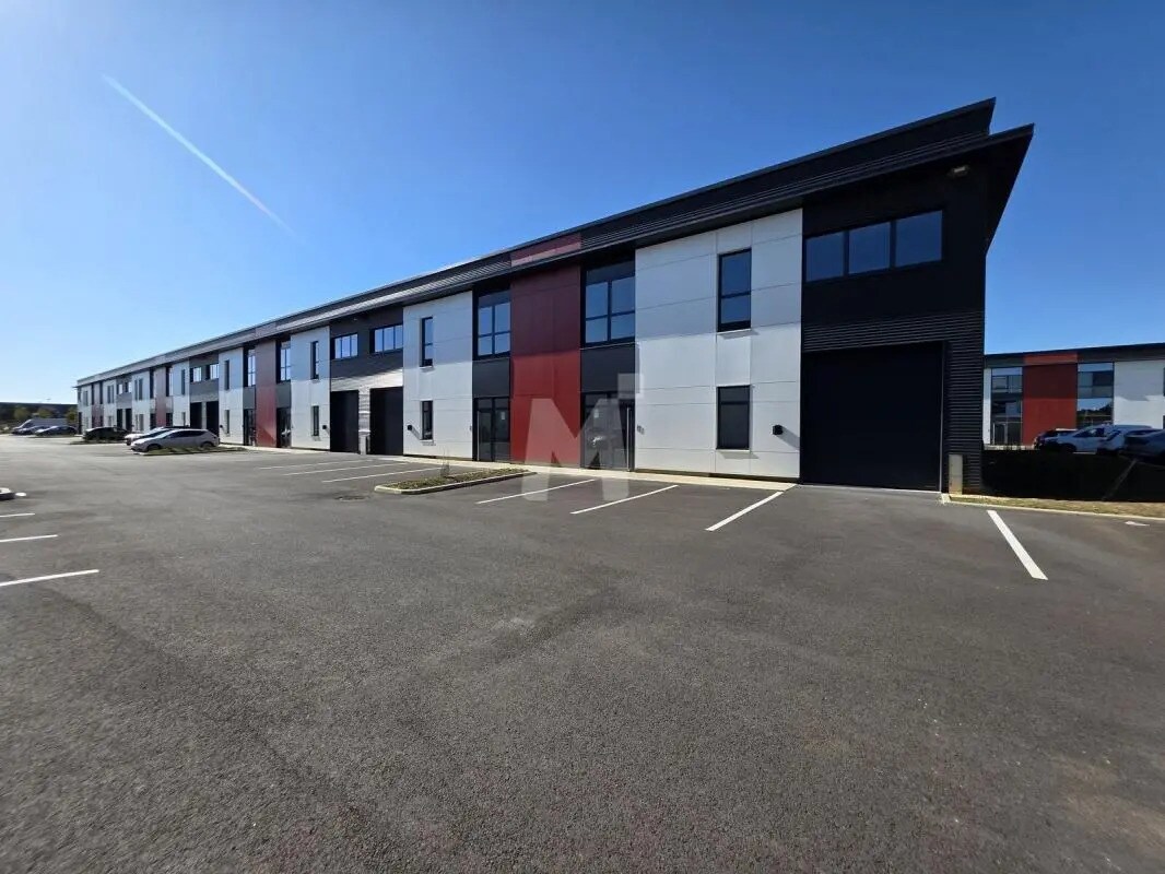 Flex in Lieusaint for sale Building Photo- Image 1 of 10