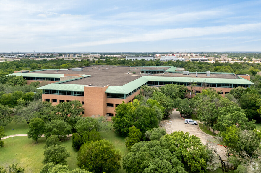8900 Amberglen Blvd, Austin, TX for lease - Building Photo - Image 3 of 6