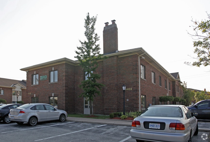 5403 Eglinton Ave W, Toronto, ON à louer - Photo du bâtiment - Image 2 de 7