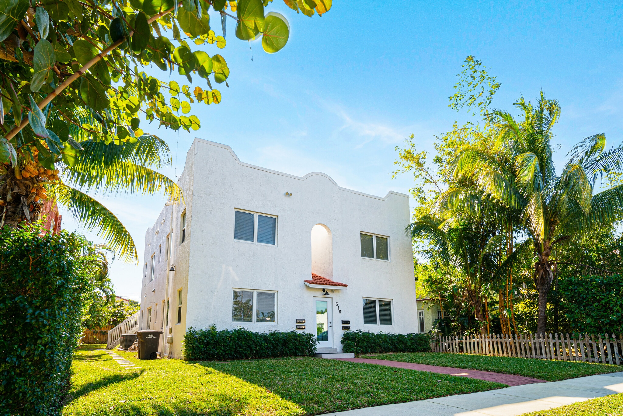 518 Biscayne Dr, West Palm Beach, FL for sale Primary Photo- Image 1 of 27