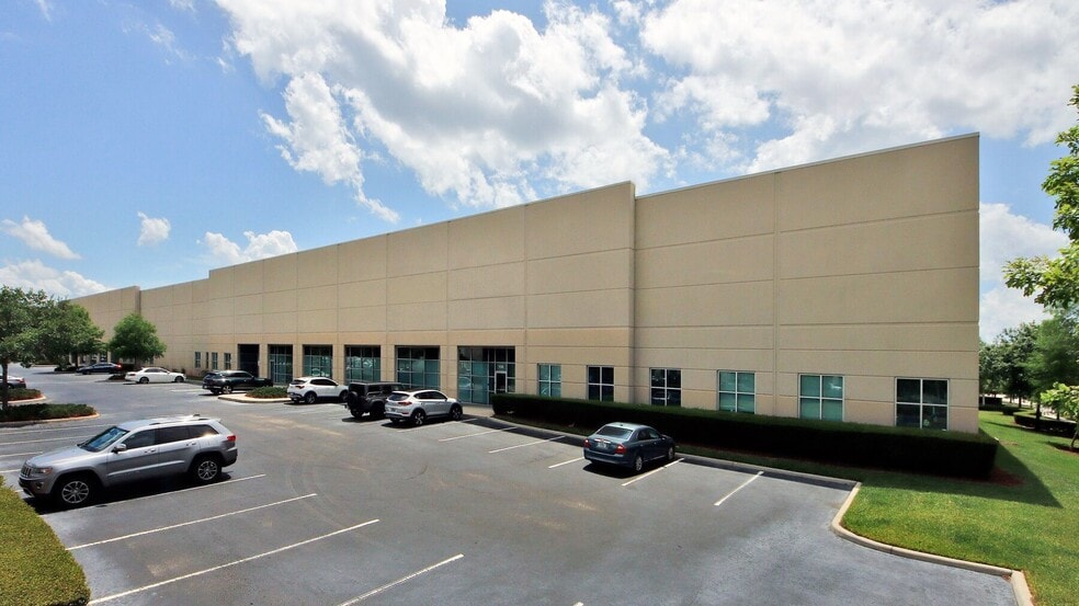 Vista East Pky, Orlando, FL for lease - Building Photo - Image 1 of 2