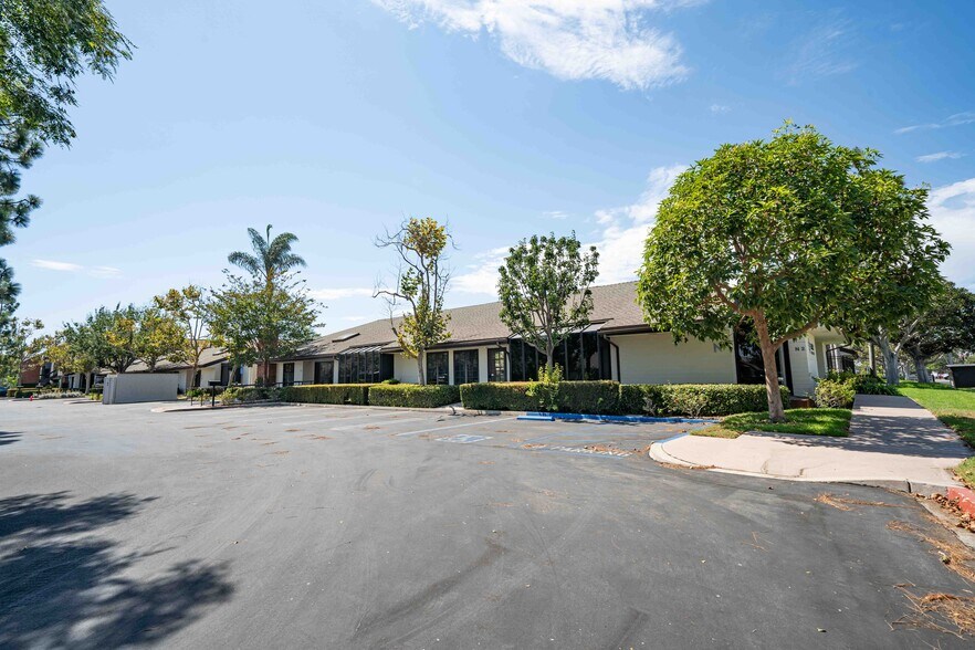 3151 Airway Ave, Costa Mesa, CA à vendre - Photo du bâtiment - Image 2 de 12