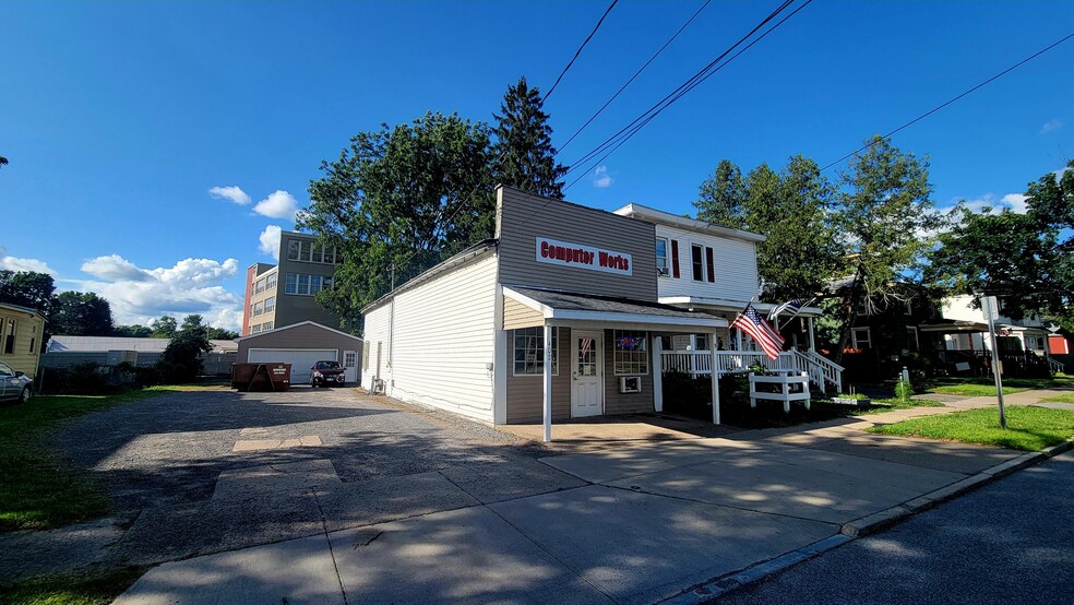 402 Lenox Ave, Oneida, NY à vendre - Photo principale - Image 1 de 2