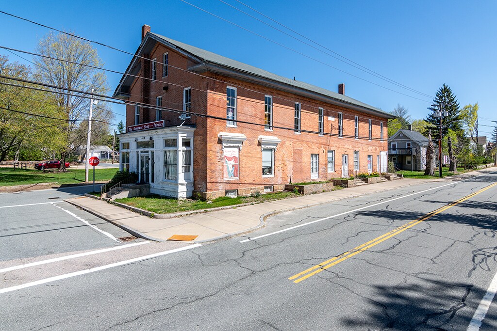 1081 Main St, Hopkinton, RI à vendre Photo du bâtiment- Image 1 de 33