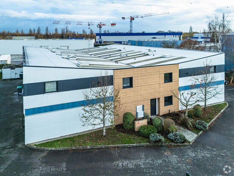 380 Avenue Blaise Pascal, Moissy-Cramayel à louer - Photo du bâtiment - Image 2 de 6