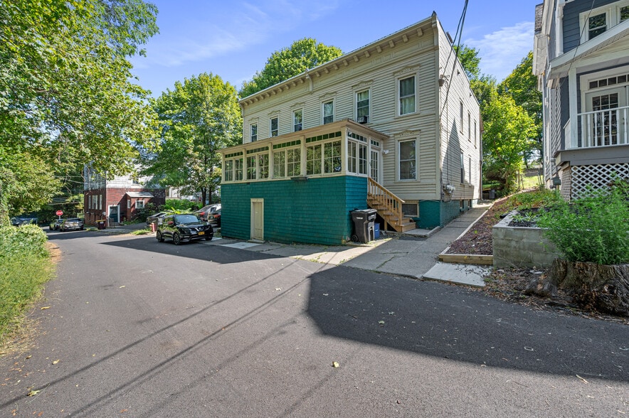 Troy Multi-Family Portfolio portfolio of 3 properties for sale on LoopNet.ca - Building Photo - Image 2 of 32