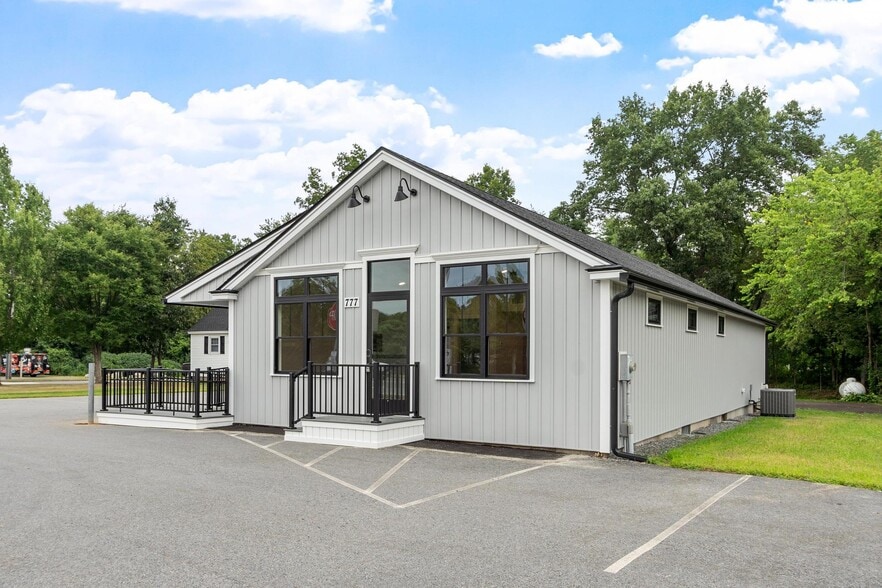 777 Boston Rd, Groton, MA à louer - Photo du bâtiment - Image 1 de 15