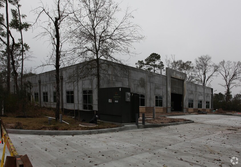 17521 St. Lukes Way, The Woodlands, TX à louer - Photo du bâtiment - Image 3 de 4