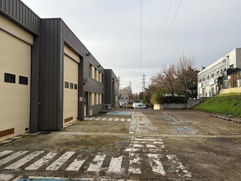 Flex in Neuilly-sur-Marne for lease - Building Photo - Image 3 of 18