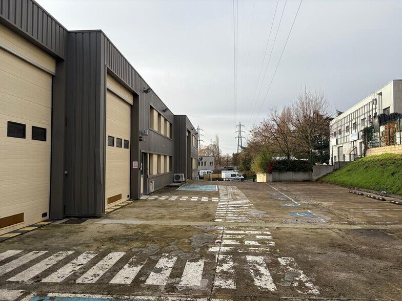 Flex dans Neuilly-sur-Marne à louer - Photo du bâtiment - Image 3 de 18