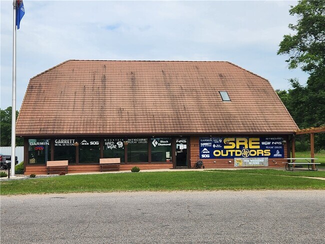 More details for 800 Oasis Rd, Black River Falls, WI - Retail for Sale