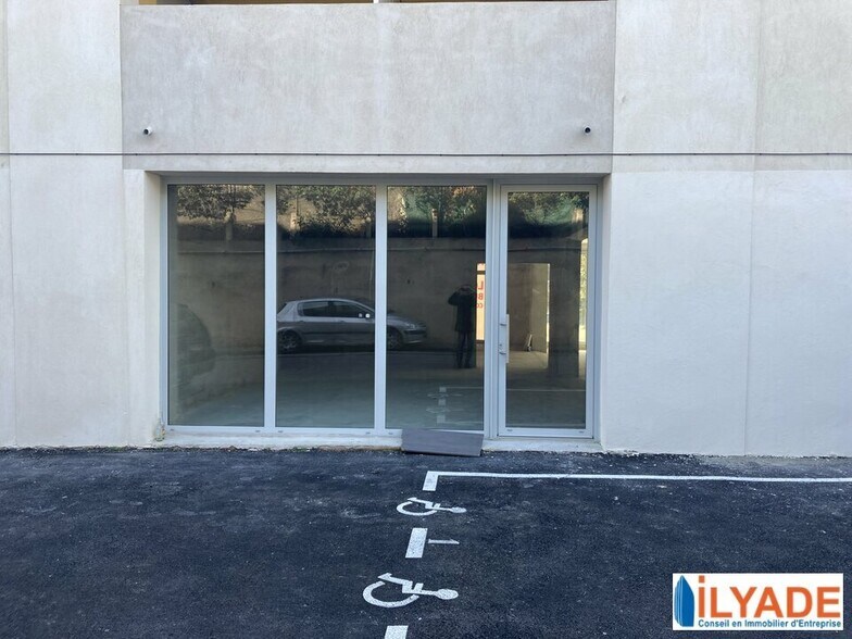 Bureau dans Marseille à vendre - Photo du bâtiment - Image 3 de 10