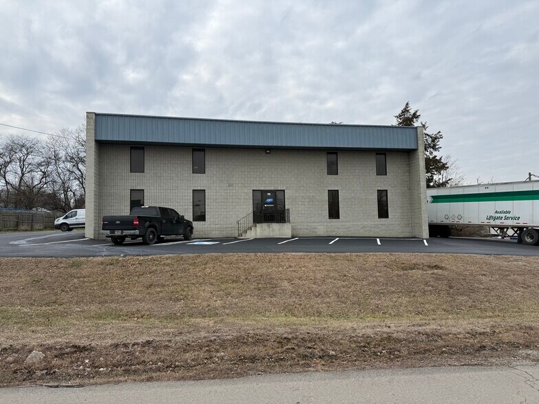 111 Wheeler St, La Vergne, TN à louer - Photo du bâtiment - Image 3 de 9