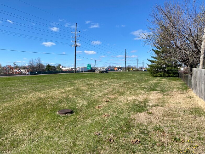 781 West Terra Lane, O'Fallon, MO à vendre - Photo du bâtiment - Image 2 de 5