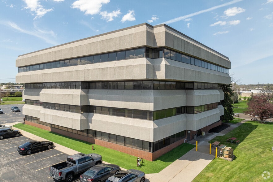 6001 Cochran Rd, Solon, OH for lease - Building Photo - Image 2 of 10