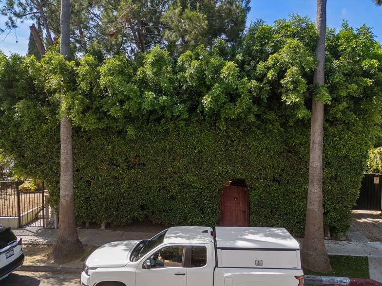 5742 La Mirada Ave, Los Angeles, CA for sale - Building Photo - Image 2 of 12